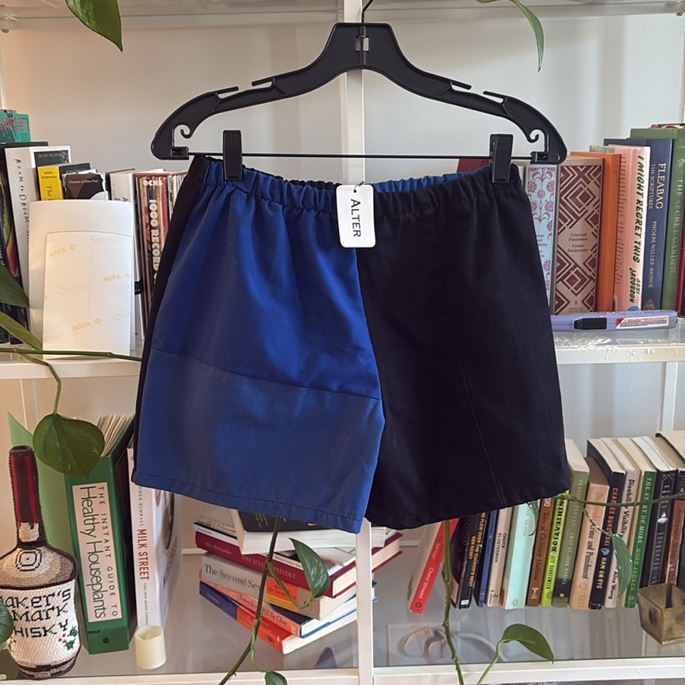 Colorblock shorts - Picture 2 of 2